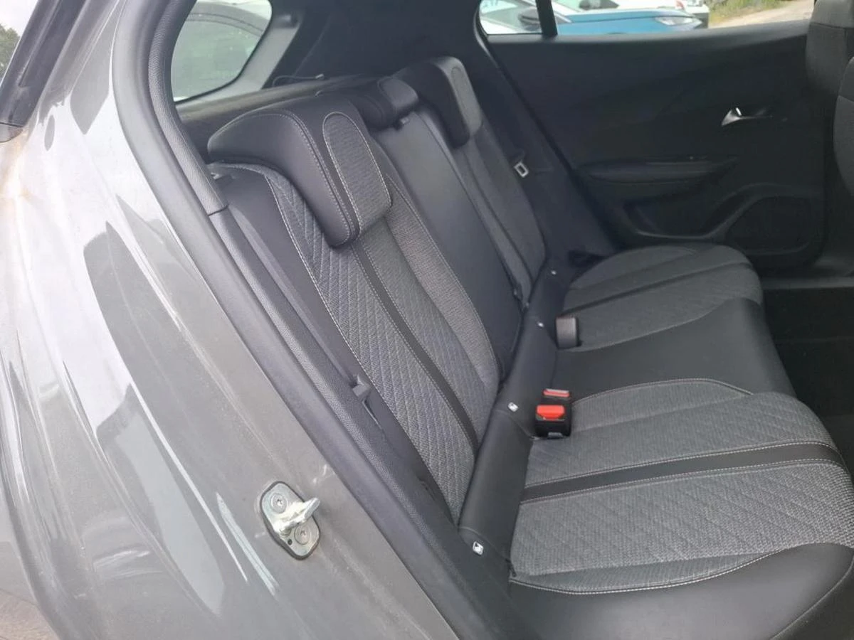 Peugeot 2008 ALLURE PURETECH EAT 8 131, снимка 8 - Автомобили и джипове - 55741175