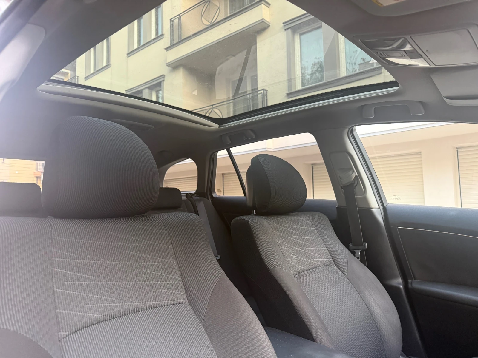 Toyota Avensis, снимка 15 - Автомобили и джипове - 56426673