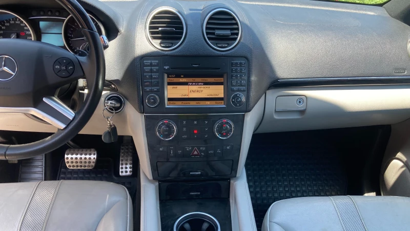 Mercedes-Benz ML 350, снимка 10 - Автомобили и джипове - 52417993