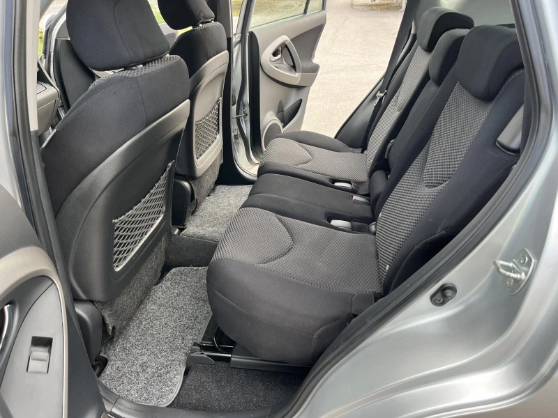 Toyota Rav4 2.2D4D 136кс 4Х4 КЛИТРОНИК ВНОС ИТАЛИЯ, снимка 9 - Автомобили и джипове - 51652169