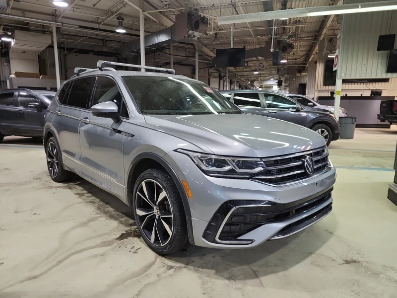 VW Tiguan R-LINE HIGHLINE| 4MOTION| CARFAX| PANORAMA| 2 КЛЮЧ, снимка 2 - Автомобили и джипове - 53431972