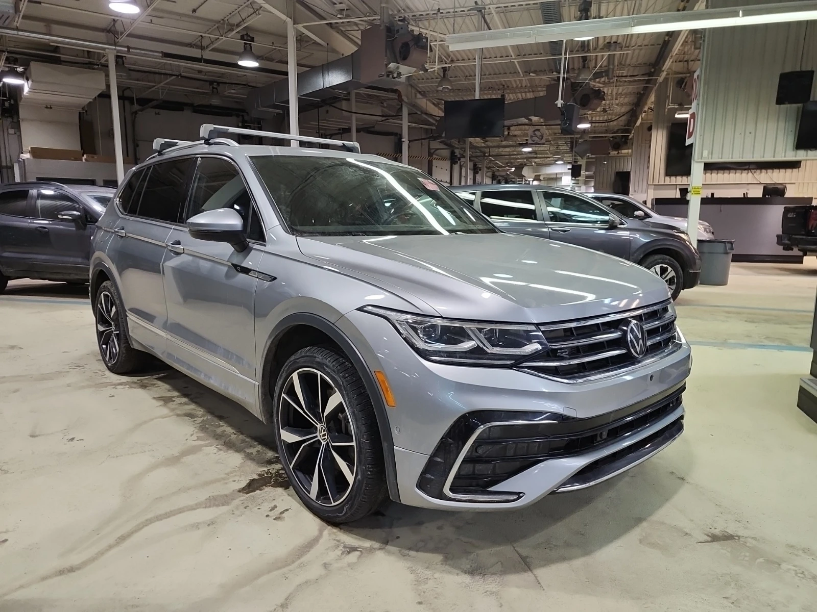 VW Tiguan R-LINE HIGHLINE| 4MOTION| CARFAX| PANORAMA| 2 КЛЮЧ - изображение 2