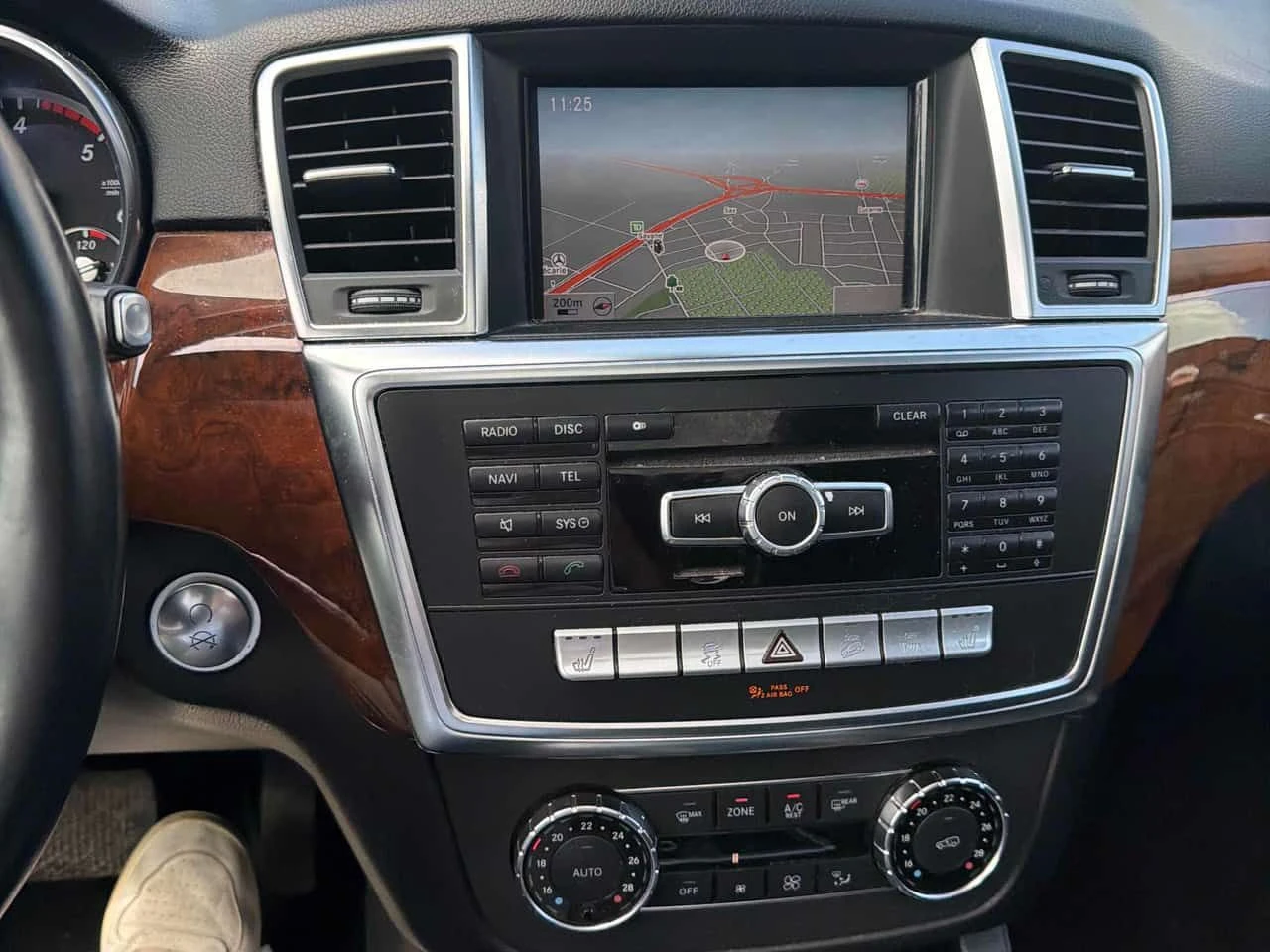 Mercedes-Benz ML 350 * BlueTEC * HARMAN/KARDON* PANORAMA* KEYLESS* , снимка 9 - Автомобили и джипове - 54610412