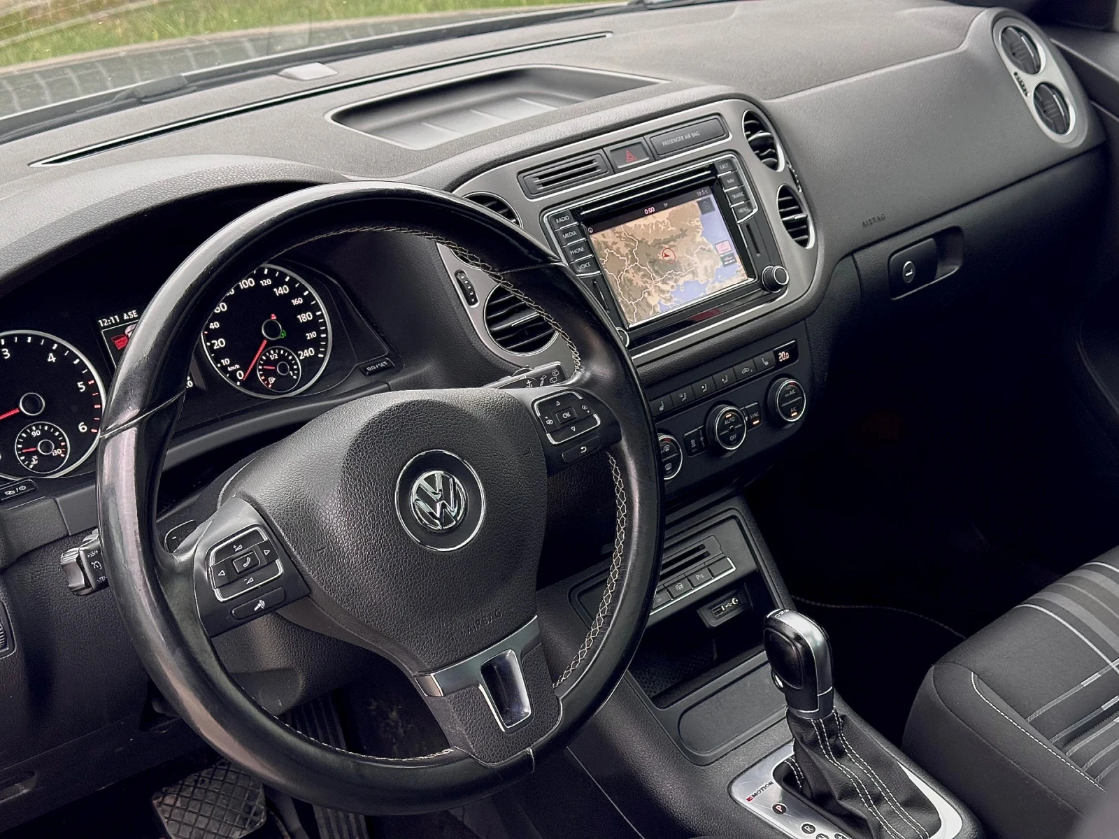 VW Tiguan 2.0 TDI 150HP| 4Motion| Lounge| Пълна сервизна ист, снимка 7 - Автомобили и джипове - 54882993