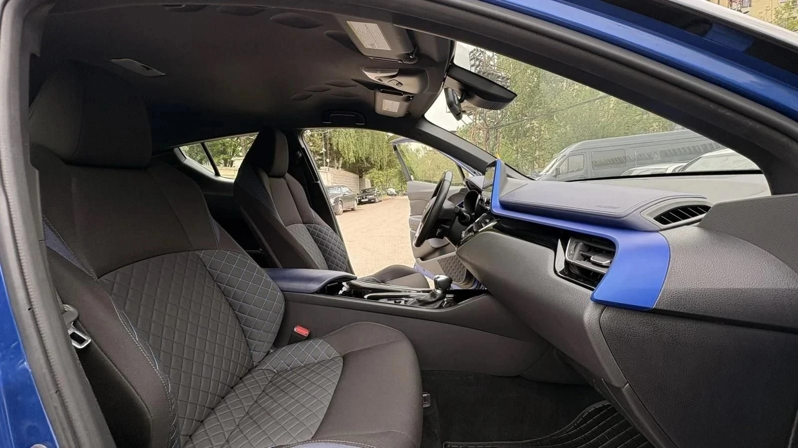 Toyota C-HR XLE premium , снимка 8 - Автомобили и джипове - 54931298