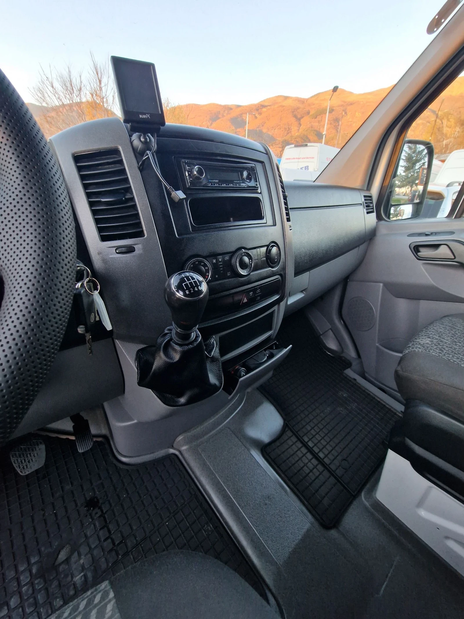 VW Crafter 3.5t  В категоря - изображение 9