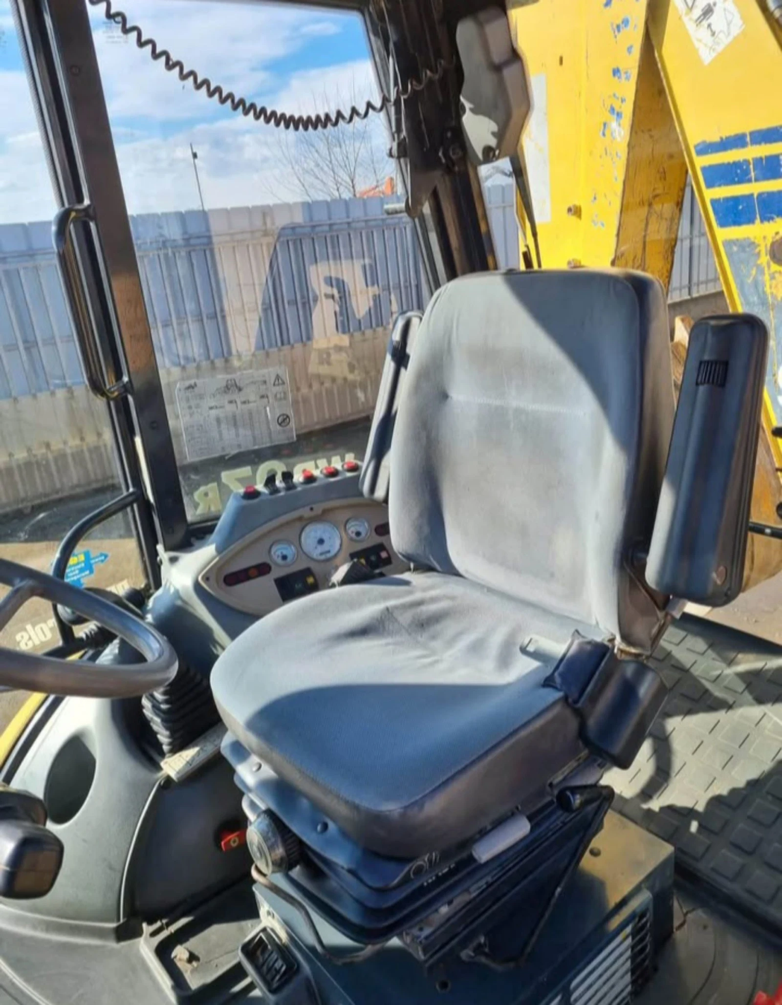 Багер Komatsu WB 97R2A, снимка 4 - Индустриална техника - 54127185