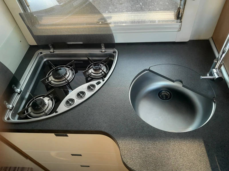 Кемпер Carthago Malibu I 410, снимка 15 - Каравани и кемпери - 52869356