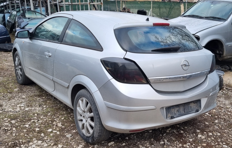 Opel Astra 1.9 cdti GTC, снимка 3 - Автомобили и джипове - 45991425