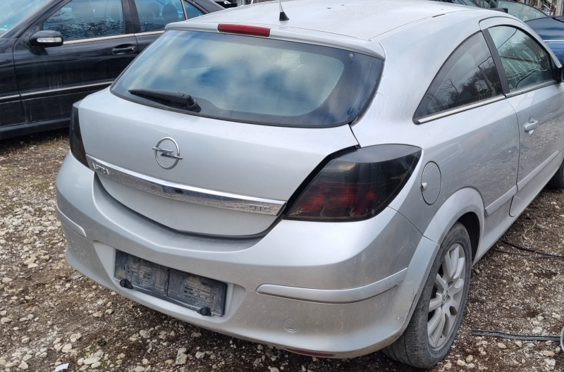 Opel Astra 1.9 cdti GTC, снимка 4 - Автомобили и джипове - 45991425