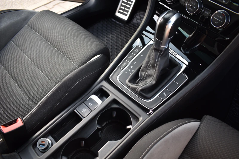 VW Golf R 2.0 TSI 4MOTION Variant, снимка 7 - Автомобили и джипове - 52660931