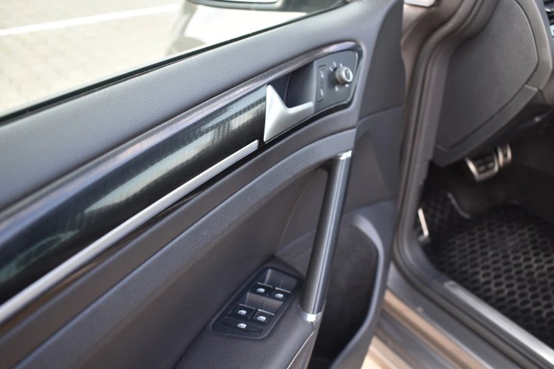VW Golf R 2.0 TSI 4MOTION Variant, снимка 14 - Автомобили и джипове - 52660931