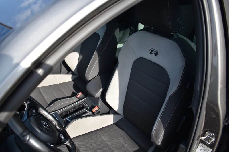 VW Golf R 2.0 TSI 4MOTION Variant, снимка 11 - Автомобили и джипове - 52660931