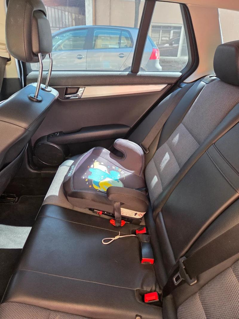 Mercedes-Benz C 200, снимка 10 - Автомобили и джипове - 52019543