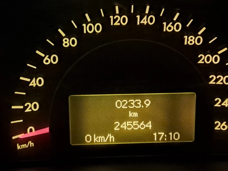 Mercedes-Benz C 180, снимка 9 - Автомобили и джипове - 52429203