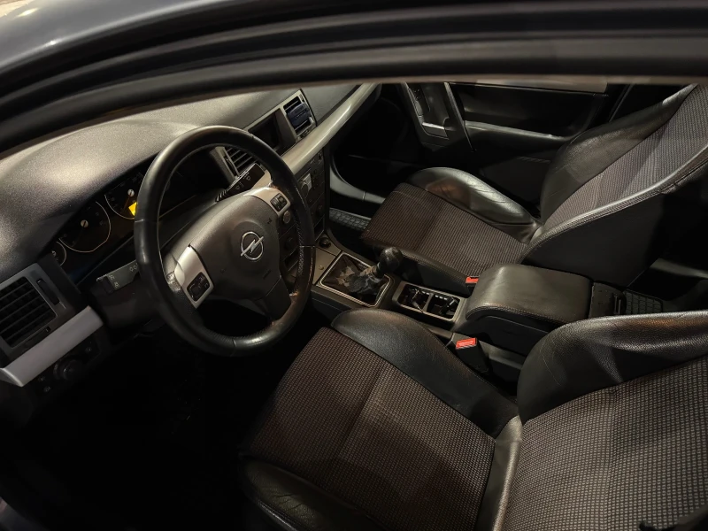 Opel Vectra 2.2 КОЖА / ПОДГРЕВ / ПАРКТРОНИЦИ / РЕАЛНИ КМ, снимка 7 - Автомобили и джипове - 52795883