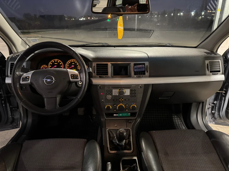 Opel Vectra 2.2 КОЖА / ПОДГРЕВ / ПАРКТРОНИЦИ / РЕАЛНИ КМ, снимка 11 - Автомобили и джипове - 52795883