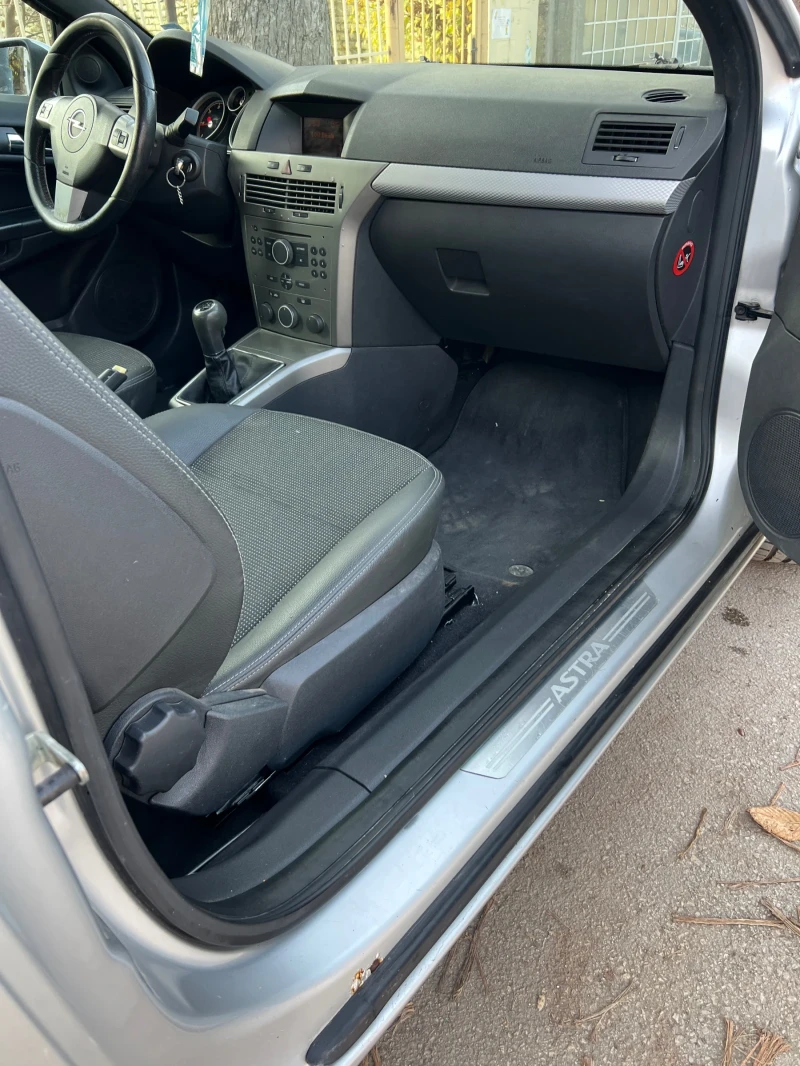 Opel Astra 1.7 CDTi, снимка 12 - Автомобили и джипове - 53110040