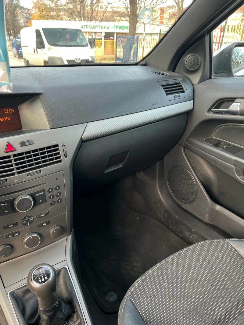 Opel Astra 1.7 CDTi, снимка 10 - Автомобили и джипове - 53110040