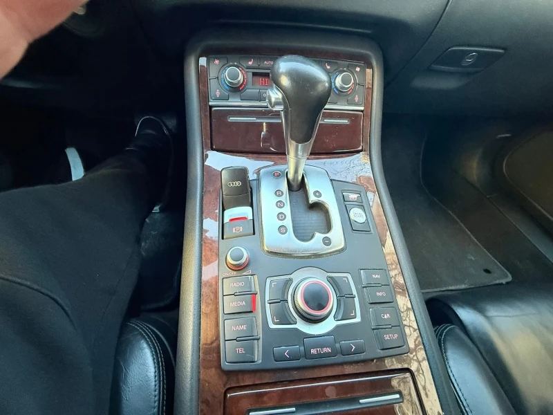 Audi A8   4.2 С Газ-Инж-   QUATTRO * BOSE* Щори fecelift, снимка 12 - Автомобили и джипове - 53298261