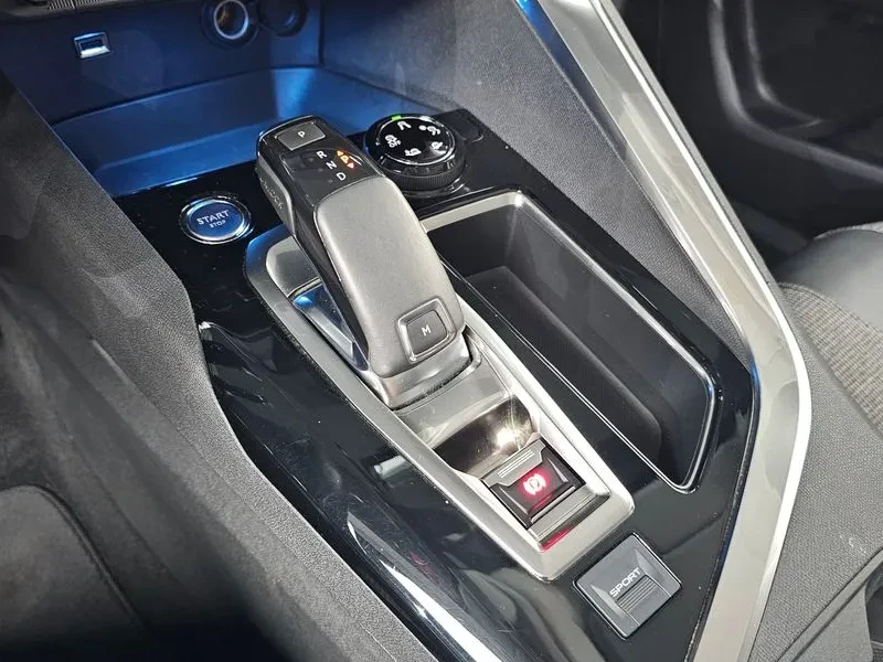 Peugeot 3008 2Nd Generation 1.6 Bluehdi Allure, снимка 9 - Автомобили и джипове - 56221566