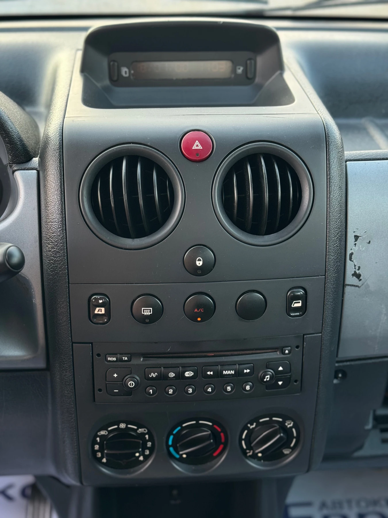 Peugeot Partner 1.6i 109кс КЛИМАТИК  | Mobile.bg — изображение 13