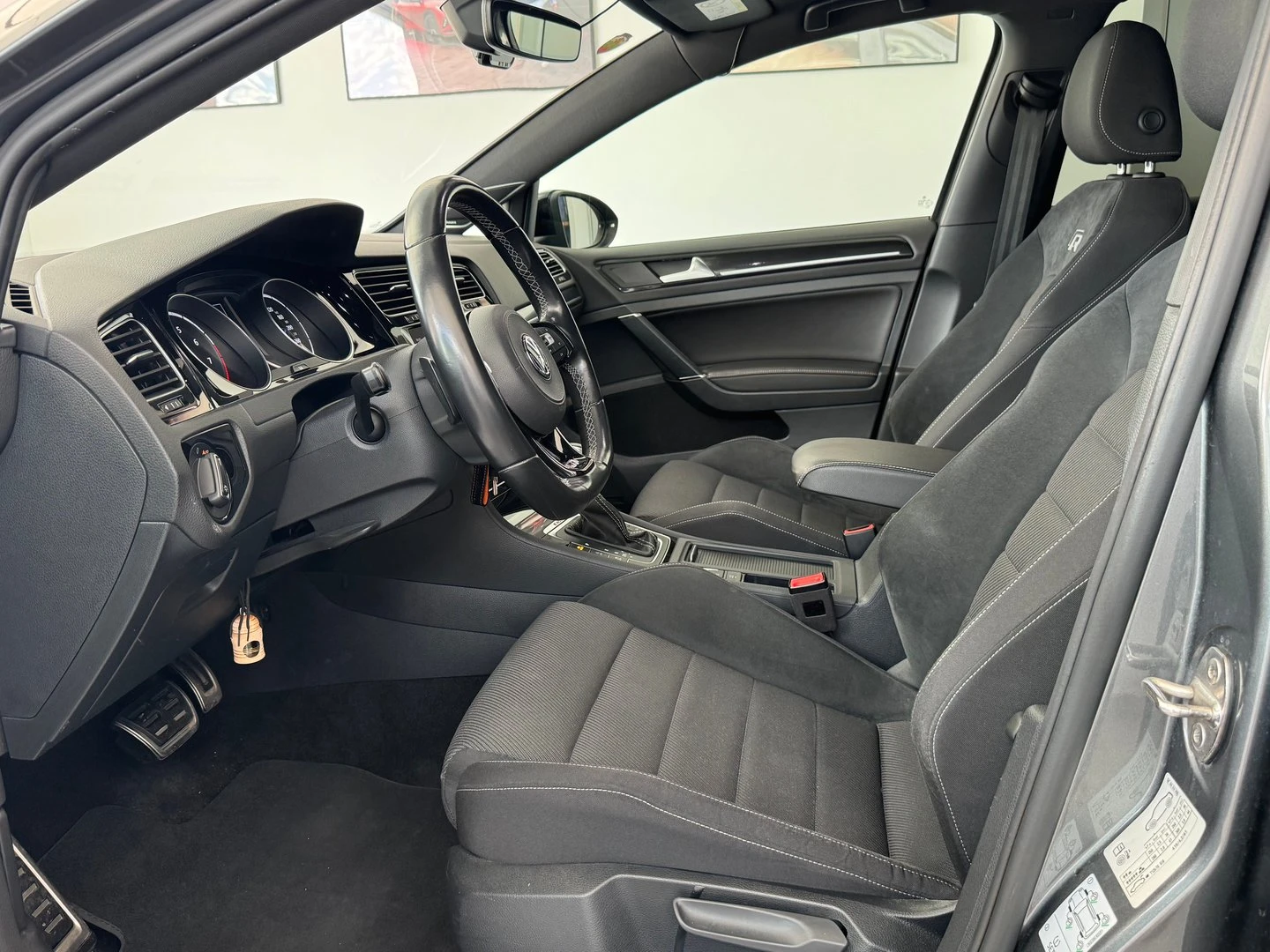 VW Golf R 2.0 TSI 4MOTION DSG - изображение 7