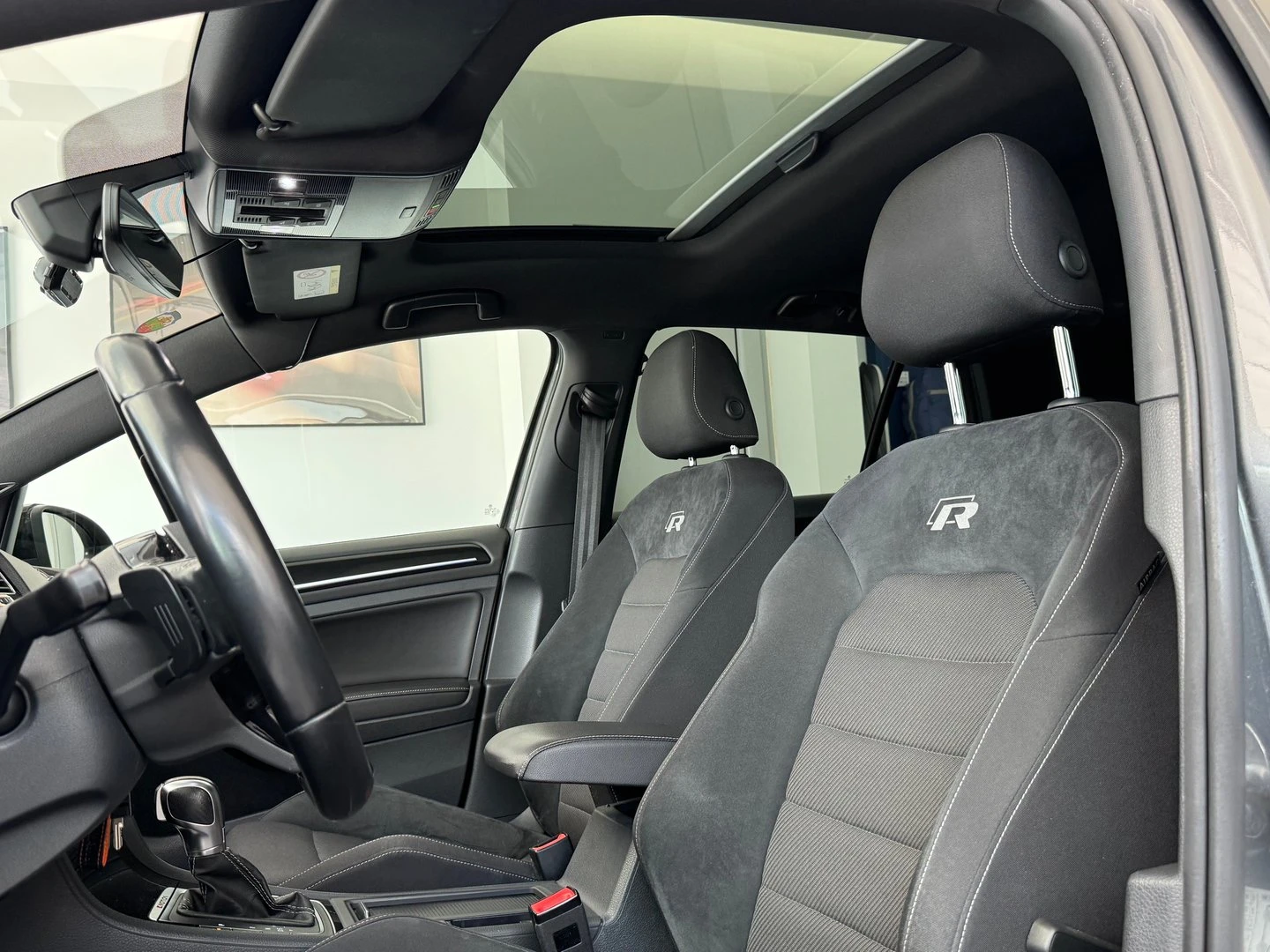 VW Golf R 2.0 TSI 4MOTION DSG - изображение 8