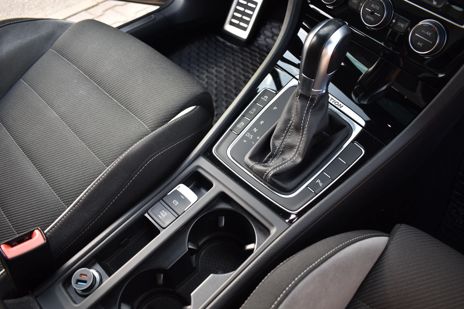 VW Golf R 2.0 TSI 4MOTION Variant - изображение 7