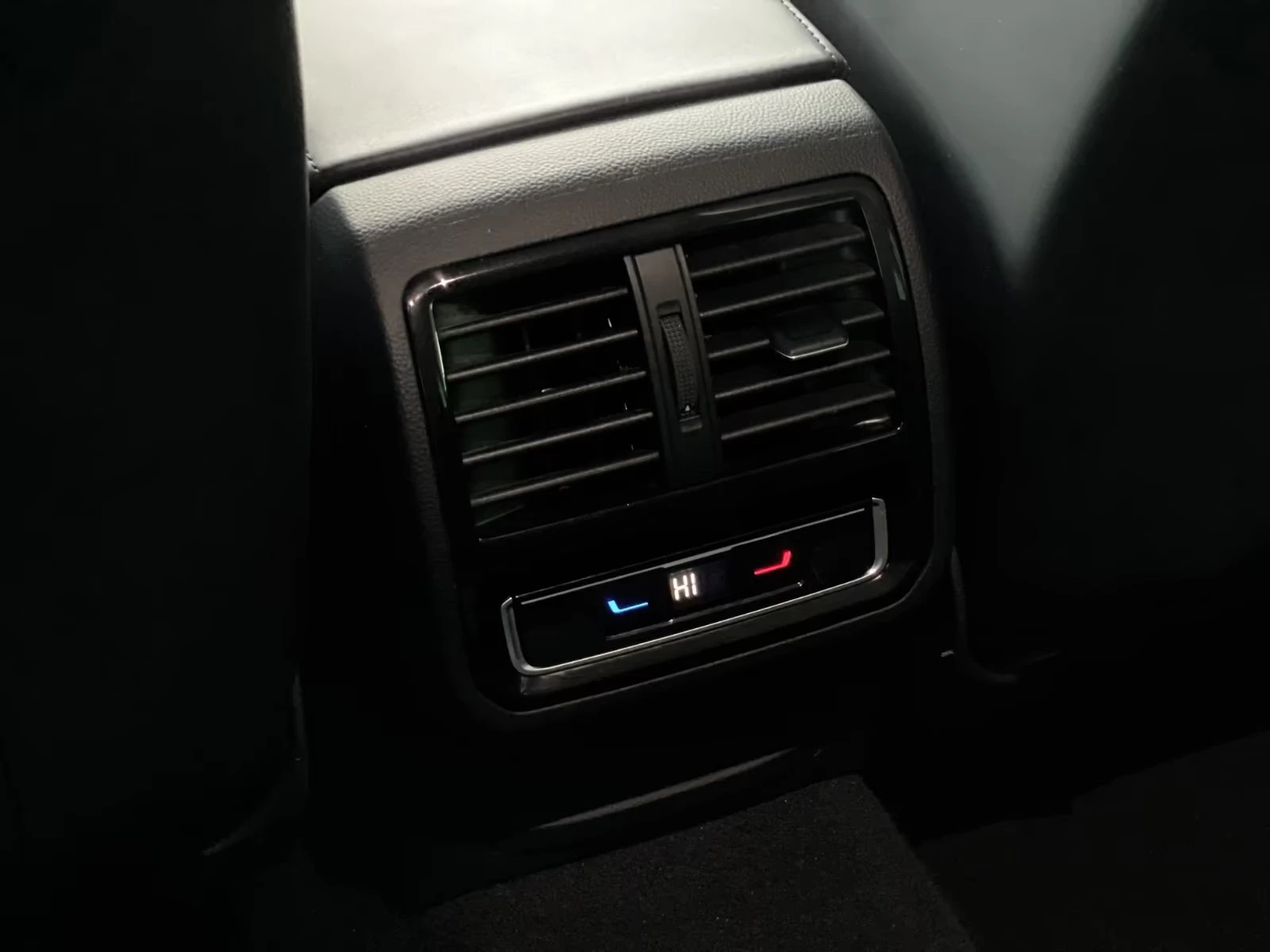 VW Passat 2.0TDI/VARIANT/150HP/ELEGANCE/DSG/CAM/AMBI/548f | Mobile.bg   16