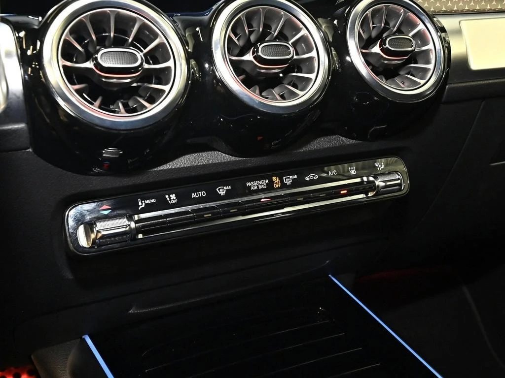 Mercedes-Benz EQB 350* 4M* AMG* MEMORY* DISTR* 360CAM*  - изображение 8