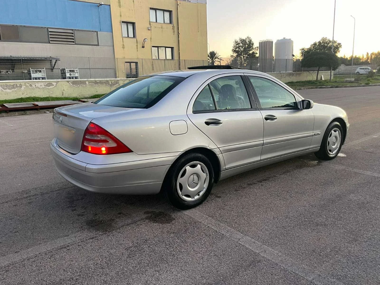 Mercedes-Benz C 180  - изображение 3
