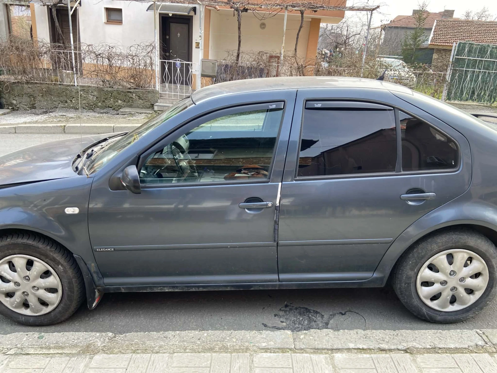 VW Bora 1.6, снимка 13 - Автомобили и джипове - 53715562