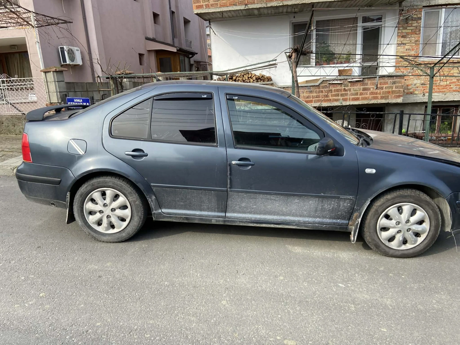 VW Bora 1.6, снимка 11 - Автомобили и джипове - 53715562