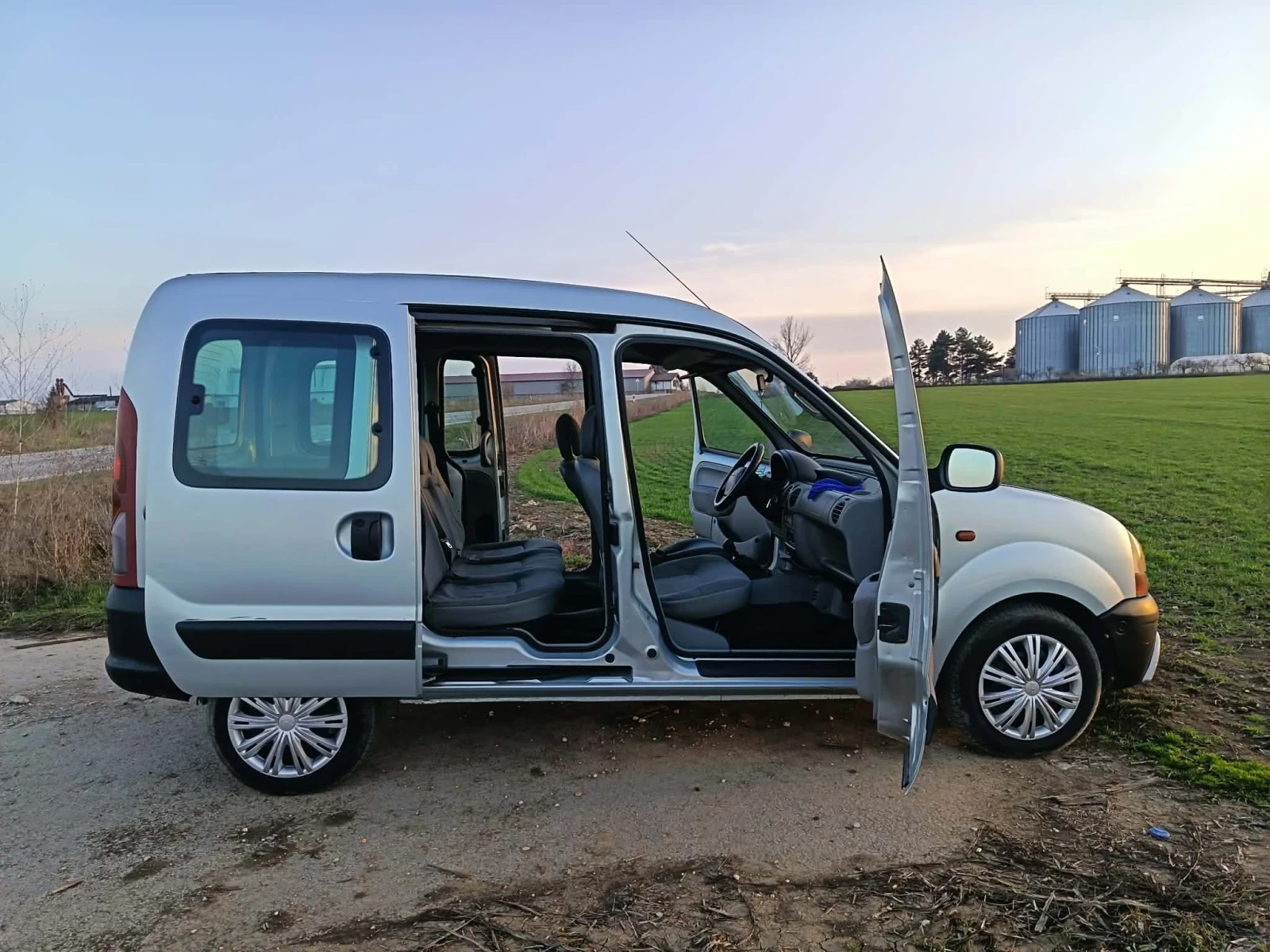 Renault Kangoo 1.9dci, снимка 8 - Автомобили и джипове - 53706100