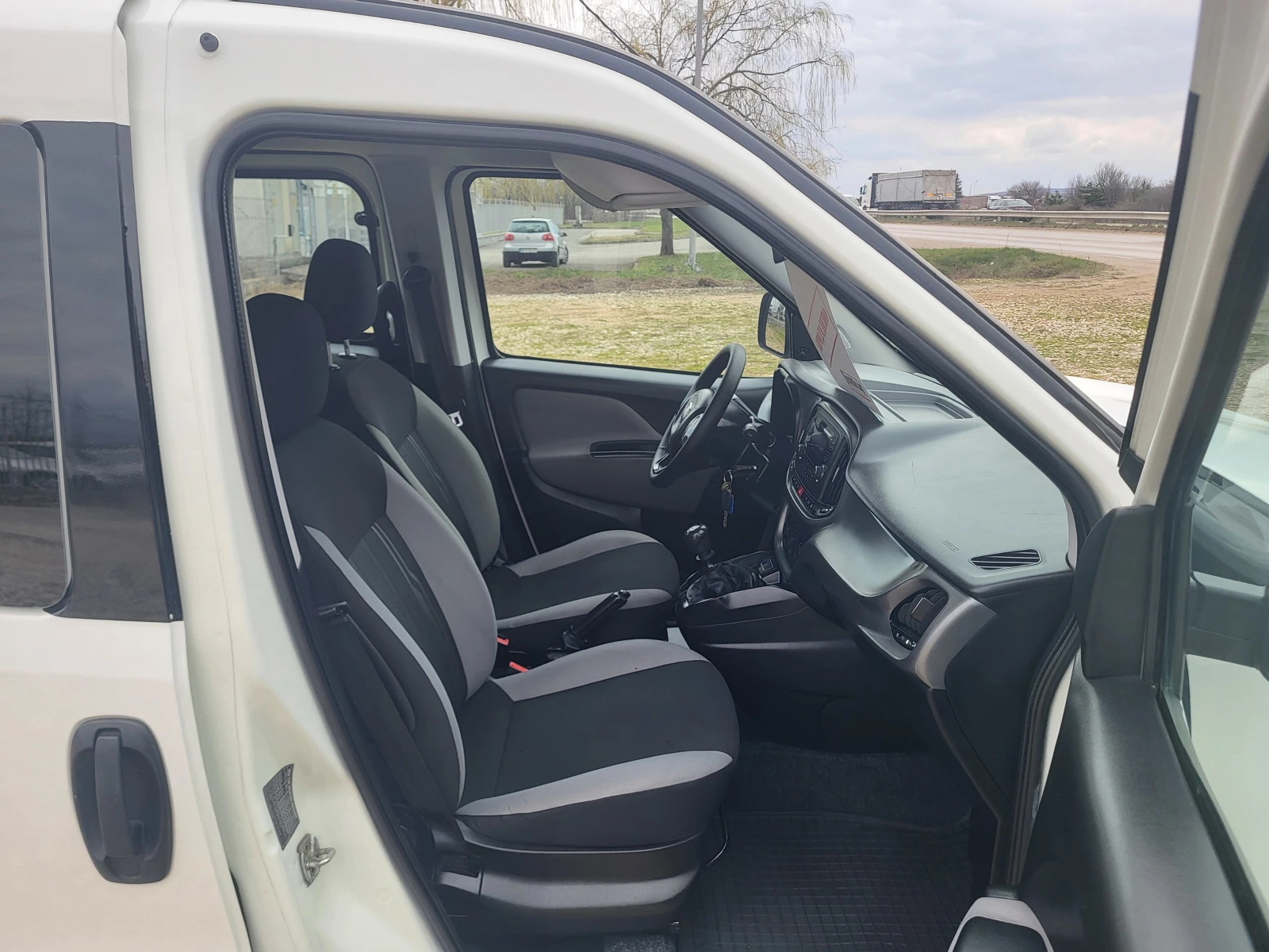 Fiat Doblo 1.6M-Jet, снимка 13 - Автомобили и джипове - 53904959