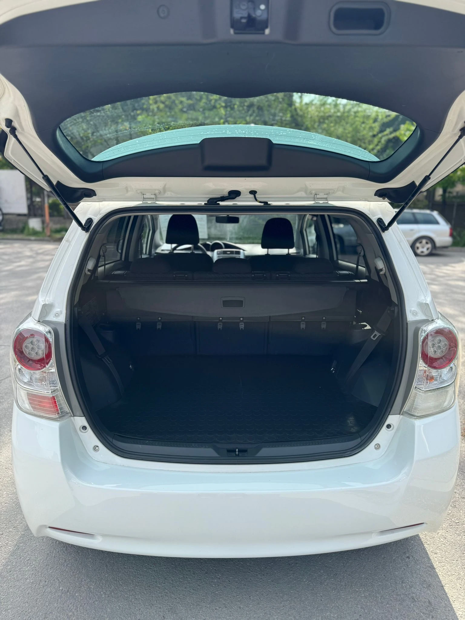 Toyota Verso Италия, снимка 9 - Автомобили и джипове - 54427348