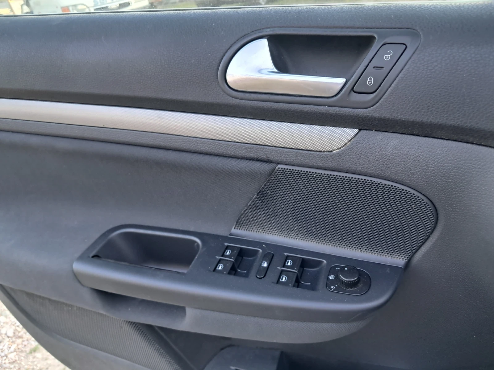 VW Jetta 1.9 tdi 105 ks., снимка 12 - Автомобили и джипове - 55047009