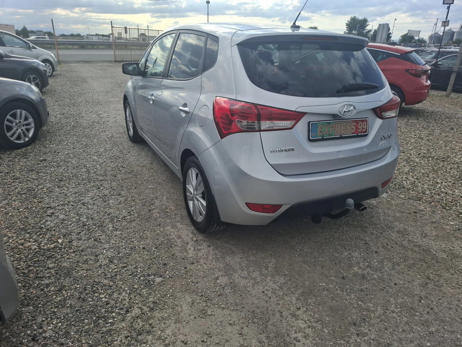 Hyundai Ix20 1.6i, снимка 4 - Автомобили и джипове - 55400223
