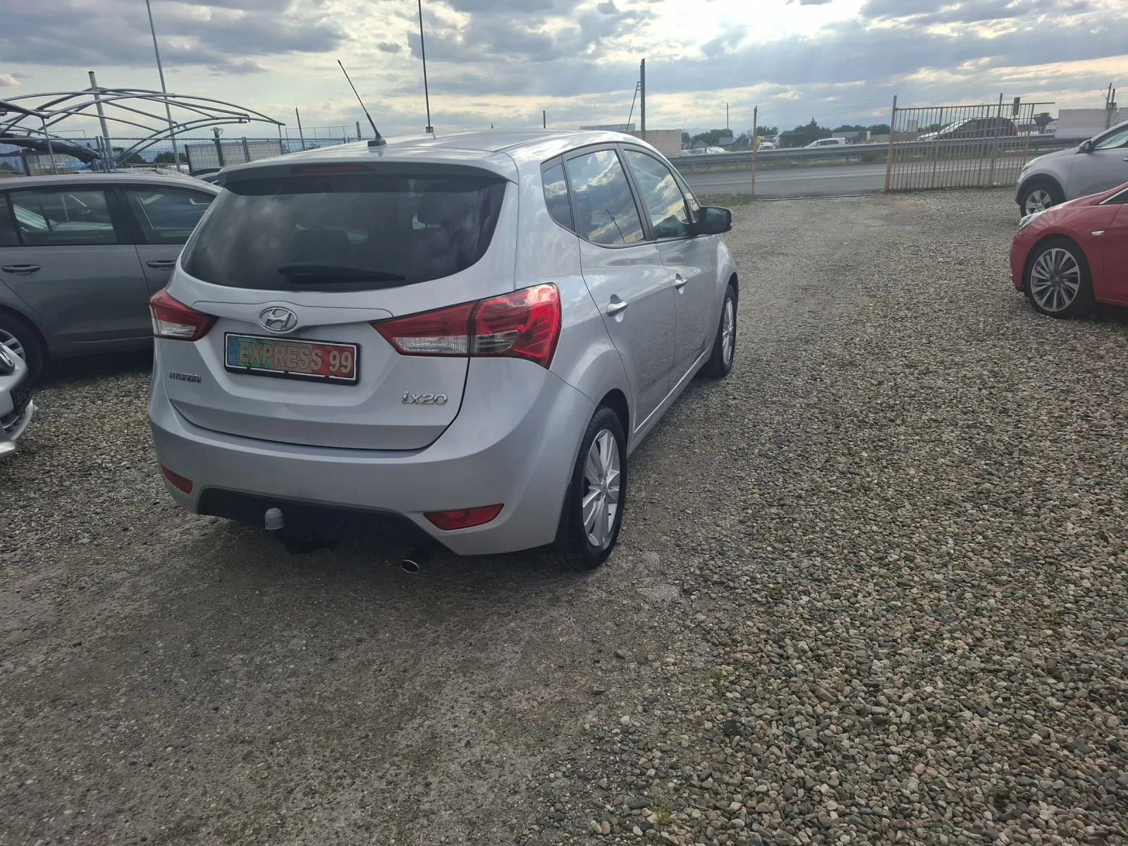 Hyundai Ix20 1.6i, снимка 3 - Автомобили и джипове - 55400223