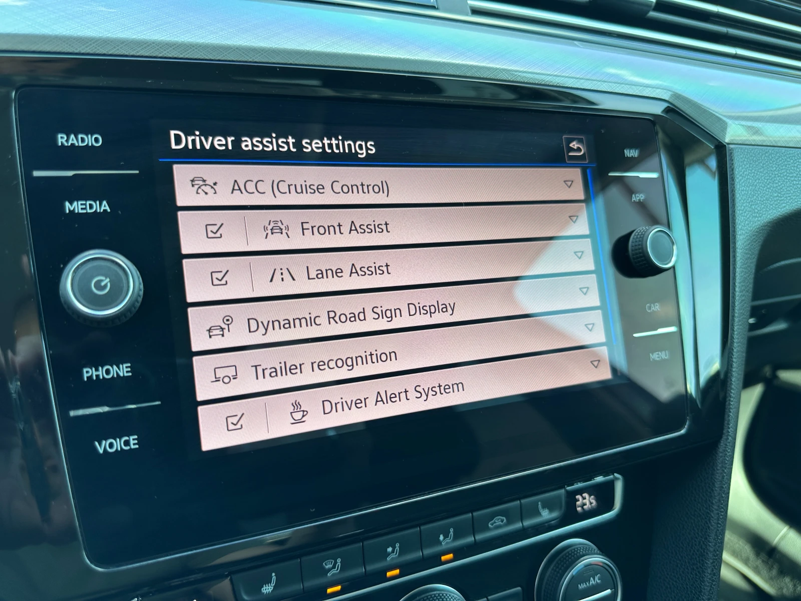 VW Passat Business 2.0 TDI / DSG7 / 190HP, снимка 17 - Автомобили и джипове - 56135588