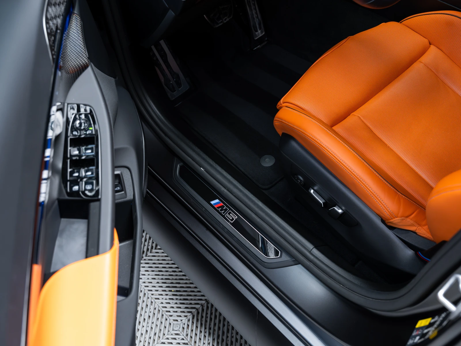 BMW M5 G90 XDRIVE* CERAMIC* B&W* 360* CARBON* ULTIMATE* � | Mobile.bg � ����������� 14