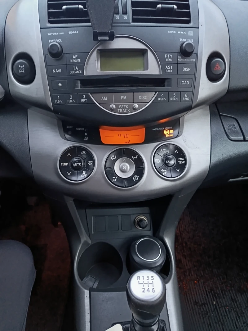 Toyota Rav4 2.2 D4D 136 c.s., снимка 13 - Автомобили и джипове - 52553911
