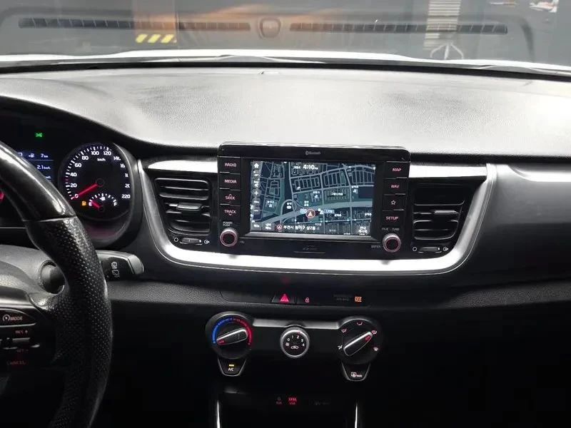 Kia Stonic, снимка 14 - Автомобили и джипове - 56690343