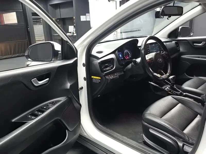 Kia Stonic, снимка 10 - Автомобили и джипове - 56690343
