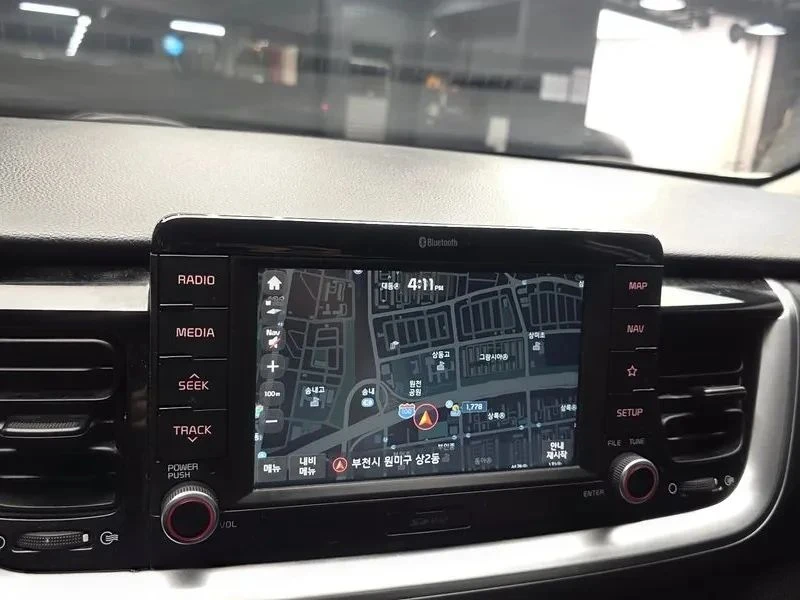 Kia Stonic, снимка 15 - Автомобили и джипове - 56690343
