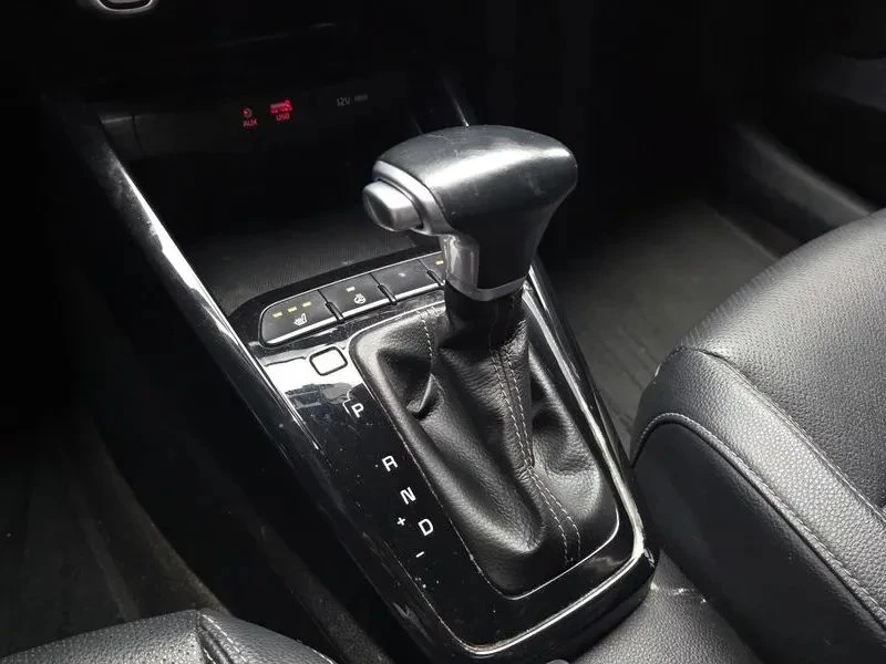 Kia Stonic, снимка 9 - Автомобили и джипове - 56690343