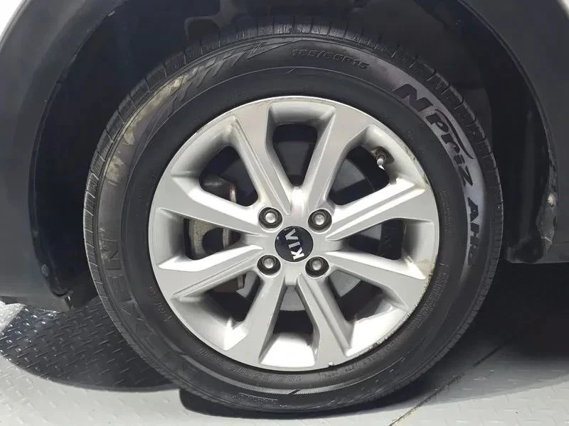 Kia Stonic, снимка 5 - Автомобили и джипове - 56690343