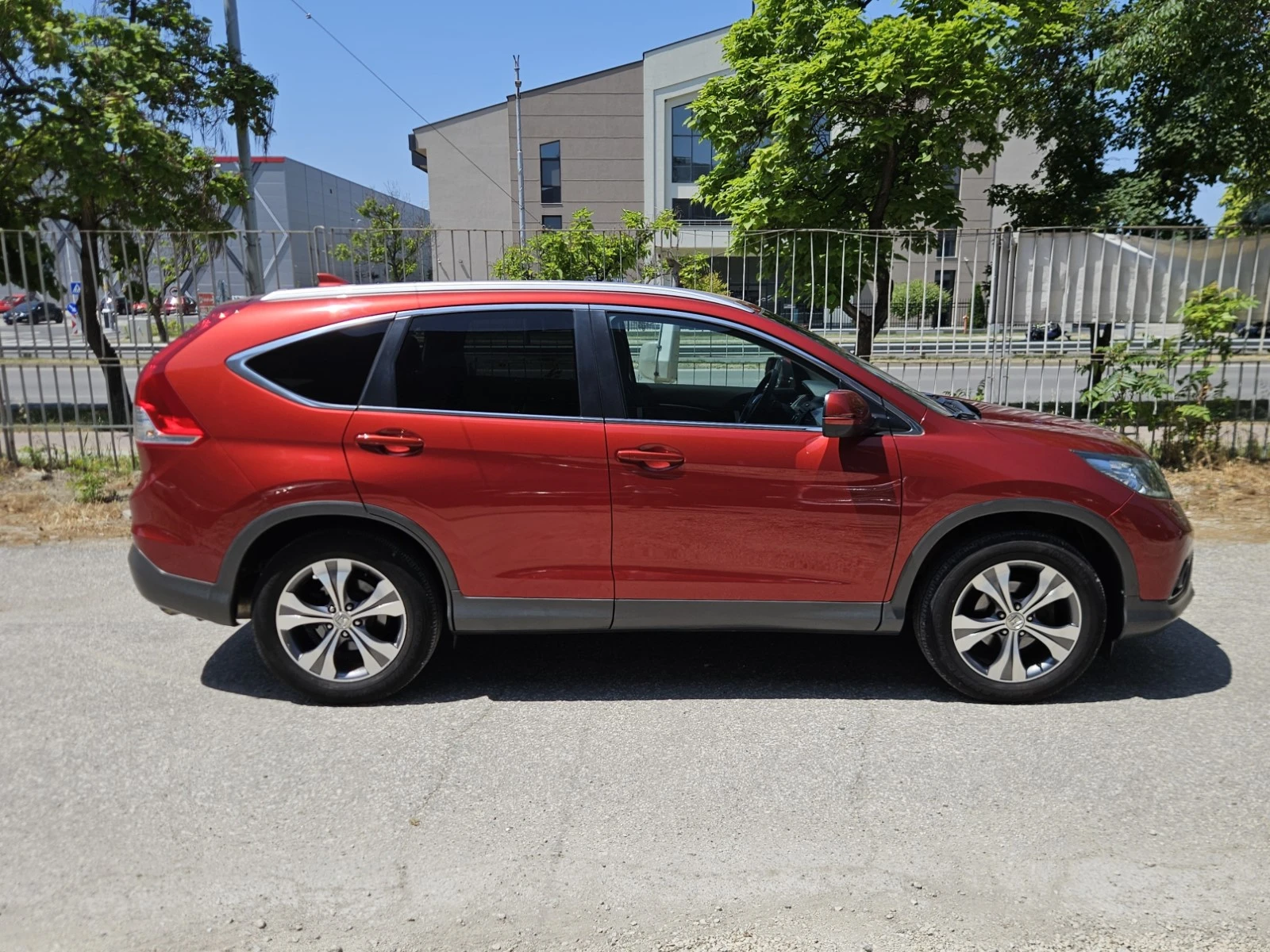 Honda Cr-v 2.0i-VTEC 4x4 Lifestyle Automatic - изображение 4