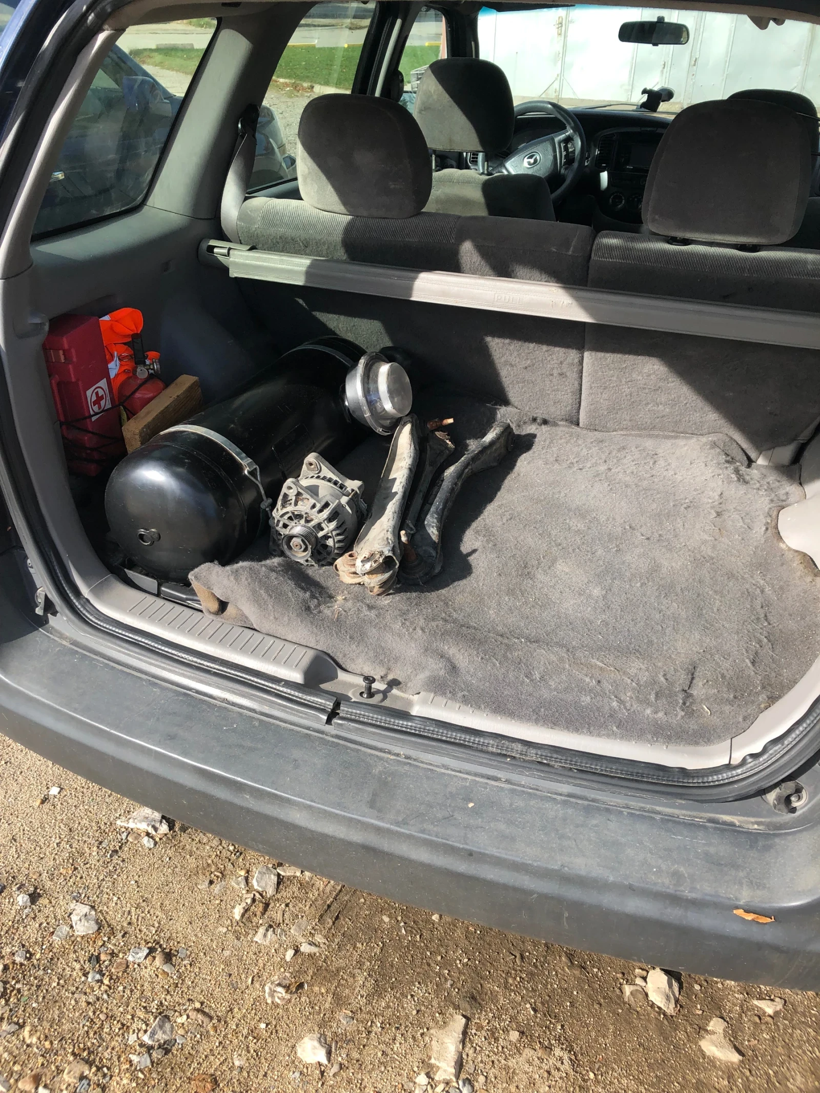 Mazda Tribute, снимка 6 - Автомобили и джипове - 53989827